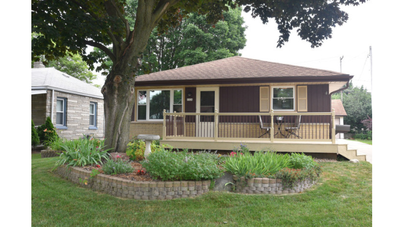 1124 S 118th St West Allis, WI 53214 by Shorewest Realtors $220,000