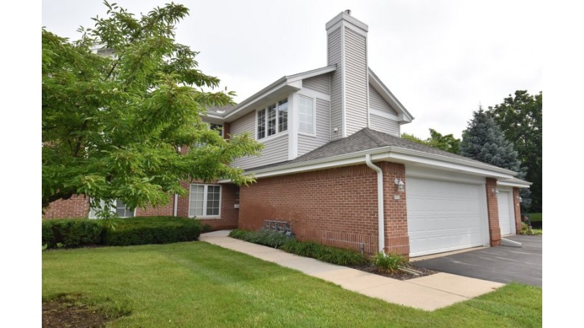 8976 Woodbridge Dr Greendale, WI 53129 by Shorewest Realtors $208,976