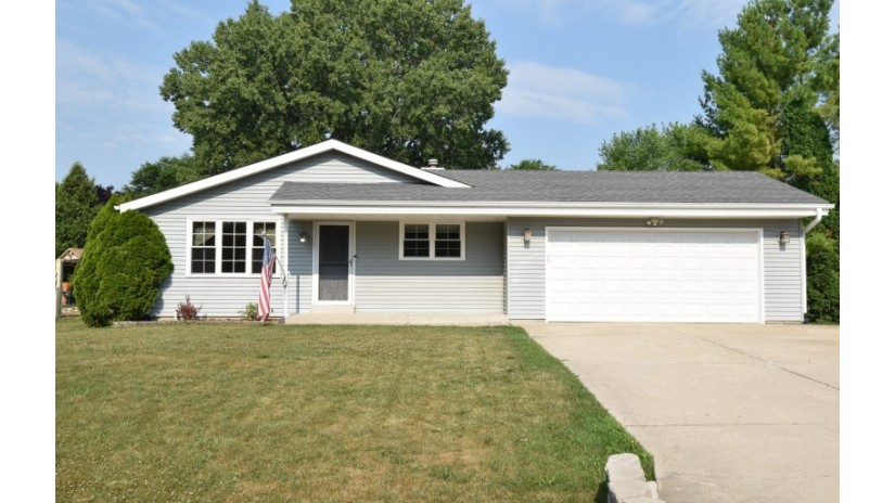 8771 S 84th St Franklin, WI 53132 by Shorewest Realtors $295,000