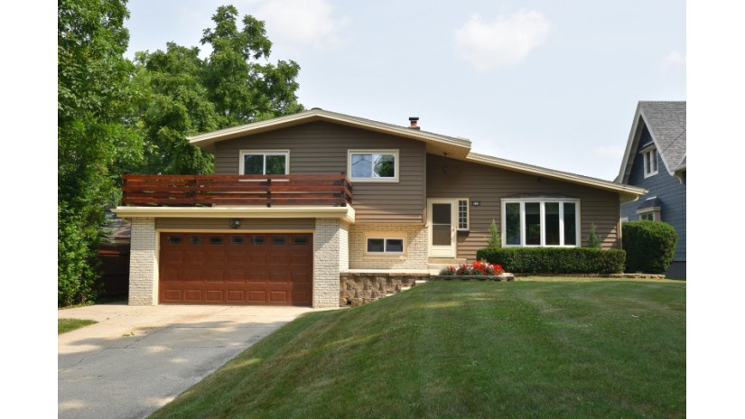 336 E Plainfield Ave Milwaukee, WI 53207 by Shorewest Realtors $399,900