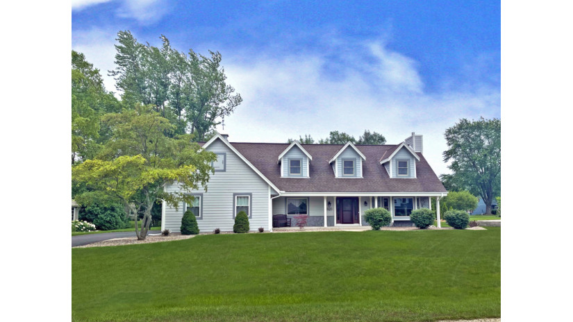 3607 W Marseilles Dr Mequon, WI 53092 by Shorewest Realtors $495,000