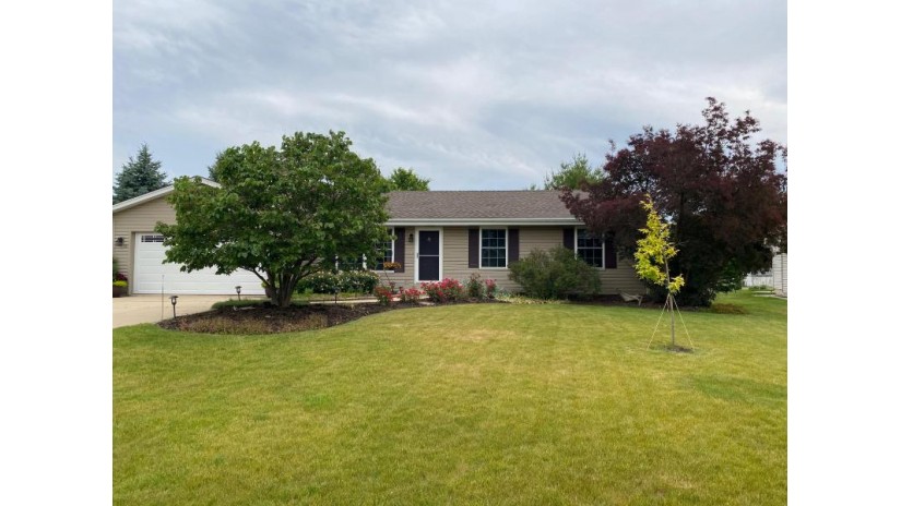 10730 S Richard Rd Oak Creek, WI 53154 by RE/MAX Realty Pros~Hales Corners $299,900