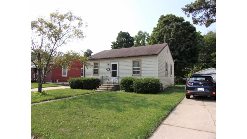 2611 Eisenhower Dr Racine, WI 53405 by R.L. Ventura & Associates $119,900