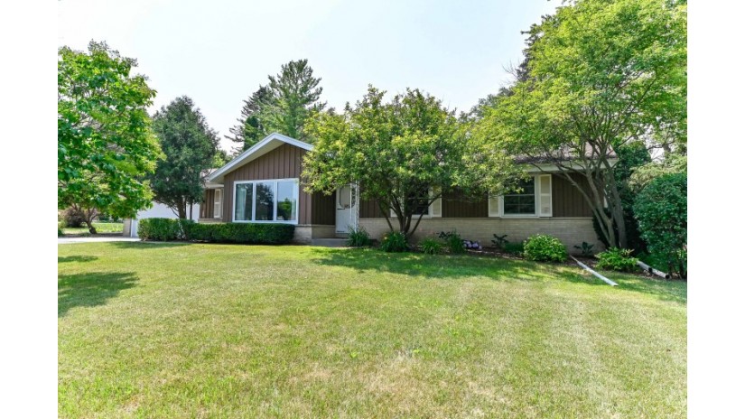 17975 Primrose Ln Brookfield, WI 53045 by Shorewest Realtors $329,900