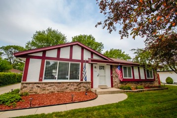 7739 S Quincy Ave, Oak Creek, WI 53154-2350