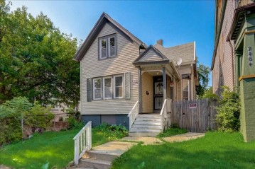 2468 W Vine St, Milwaukee, WI 53205-1418