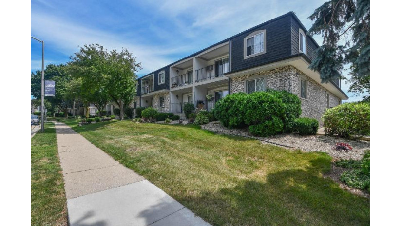 141 W North St 11 Waukesha, WI 53188 by Realty Executives - Integrity $86,500