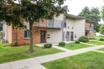 W168N11493 El Camino Dr 3, Germantown, WI 53022-3288