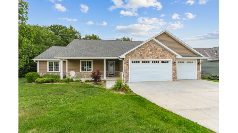 455 Manning Way Lake Geneva, WI 53147 by Shorewest Realtors $529,500