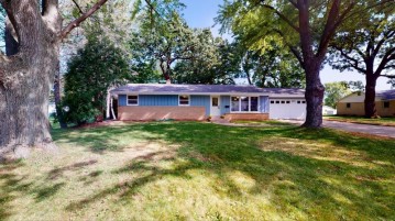 317 White St, Fort Atkinson, WI 53538-1252