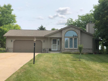 100 Daniel Dr, North Prairie, WI 53153-9779