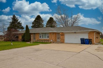 1715 Flowing Wells Court, Suamico, WI 54173