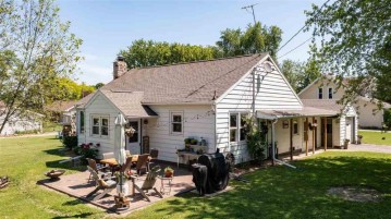 812 Fremont Street, Fremont, WI 54940-9082