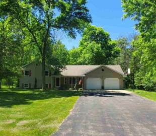 2479 Woodington Way, Suamico, WI 54173-7904