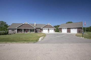 N1687 Twin Oak Court, Dale, WI 54944