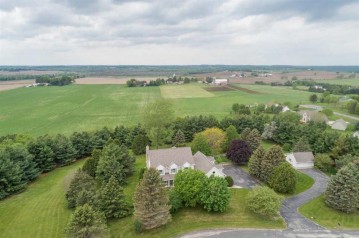 N1221 Country Crest Circle, Dale, WI 54944