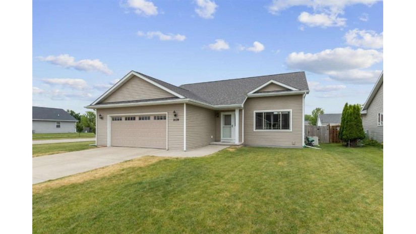 2539 Grassy Lane Neenah, WI 54956 by Beckman Properties $234,900