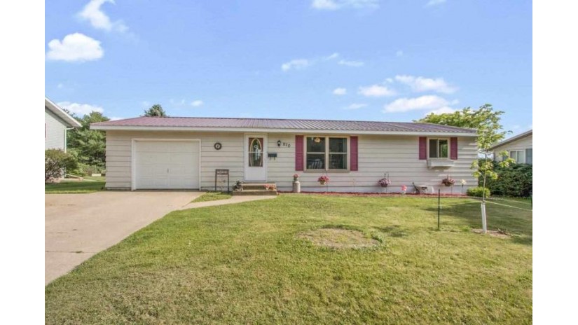 970 E Robin Lane Shawano, WI 54166 by Coldwell Banker Real Estate Group $124,900