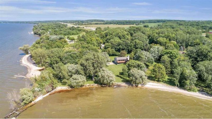 N9455 Hwy Dk Red River, WI 54217 by Todd Wiese Homeselling System, Inc. $675,000