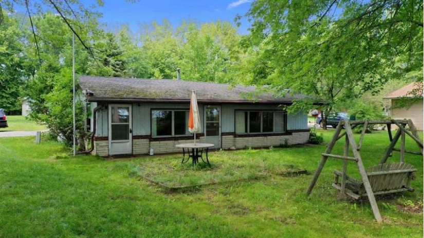 1896 Cottage Road Little Suamico, WI 54141 by Dallaire Realty $149,900