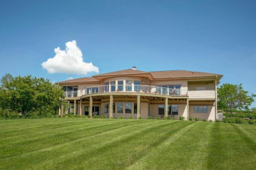 7523 Summit Ridge Rd, Middleton, WI 53562