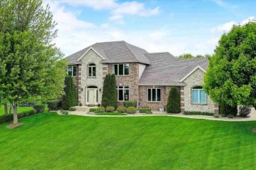 7702 Almor Dr, Middleton, WI 53593