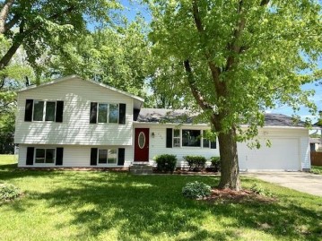 204 10th St Cir, Prairie Du Sac, WI 53578