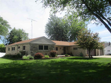 8 Beverly Ct, Waupun, WI 53963