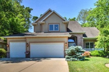 5971 Oak Hollow Dr, McFarland, WI 53558