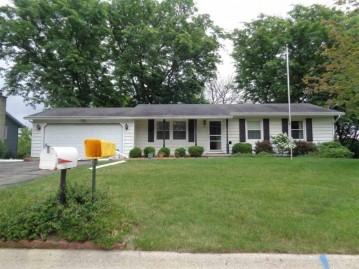 372 Ridge Rd, Juneau, WI 53039