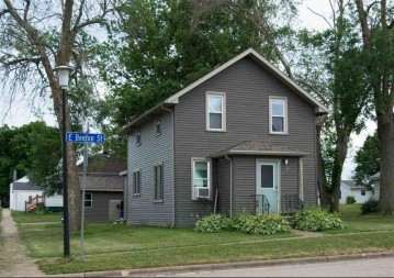 216 E Benton St, Cuba City, WI 53807