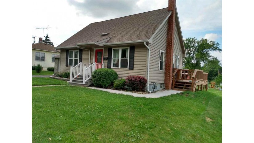 206 E Parry St Dodgeville, WI 53533 by Listwithfreedom.com $185,000