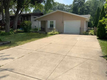 2877 Lakeside St, Dunn, WI 53711