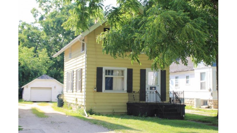 268 Superior St Fond Du Lac, WI 54935 by RE/MAX Heritage $42,900