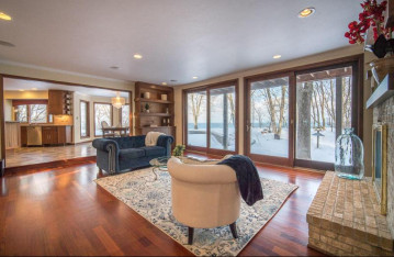 11266 N Lakeview Pl, Mequon, WI 53092-3502