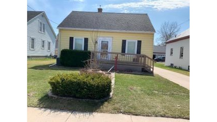 1119 Wisconsin Ave Manitowoc, WI 54220 by Century 21 Aspire Group $109,000