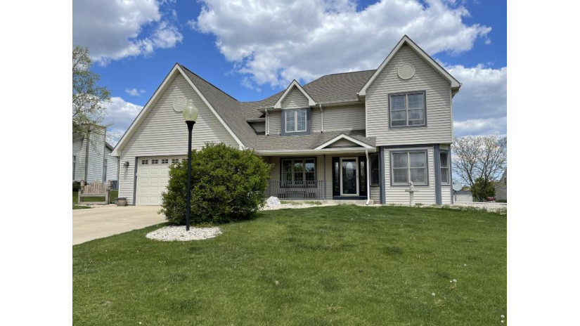 638 Heron Dr Mukwonago, WI 53149 by Design Realty, LLC $474,900