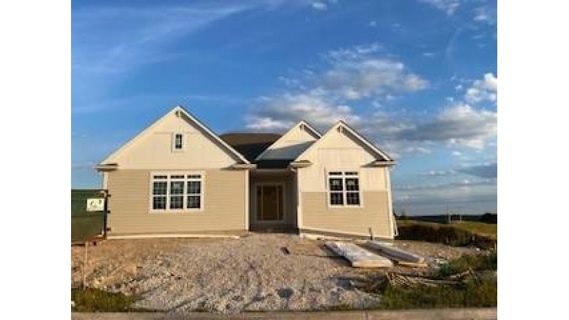 1325 Bella Vista Ct Hartland, WI 53029 by Halen Homes, LLC $564,900