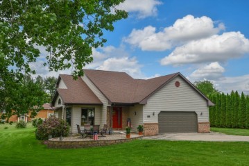 507 Skogen Rd, Cambridge, WI 53523-9548