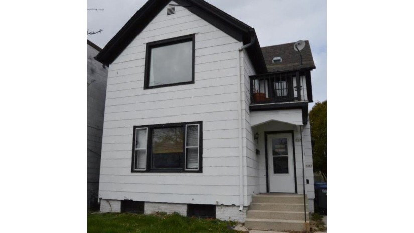 728 Superior Ave 728A Sheboygan, WI 53081 by RE/MAX Universal $114,900