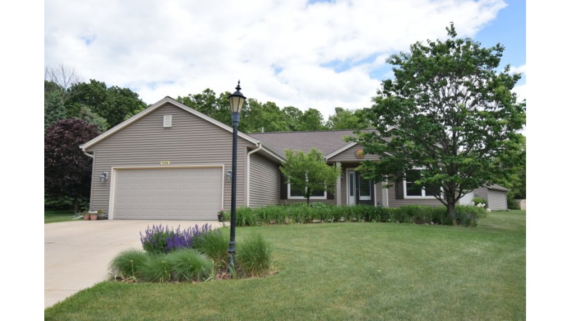 1808 Kettle Ct East Troy, WI 53120 by Shorewest Realtors $399,900