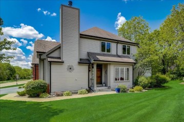 3332 Turnberry Oak Dr, Waukesha, WI 53188-3917