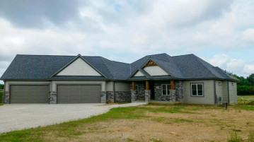 395 Highland Ridge, Richfield, WI 53017