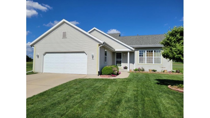 1409 Schuman Dr Watertown, WI 53098 by Verus Real Estate $335,000