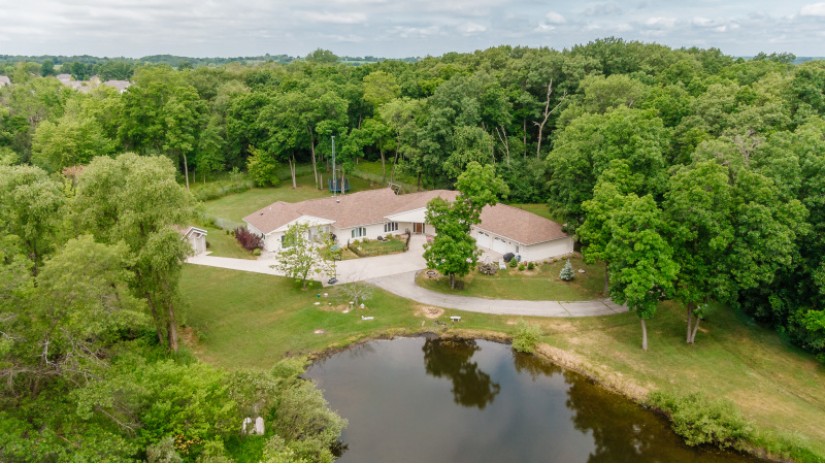 903 W Hazel Ridge Rd Elkhorn, WI 53121 by Shorewest Realtors $499,000