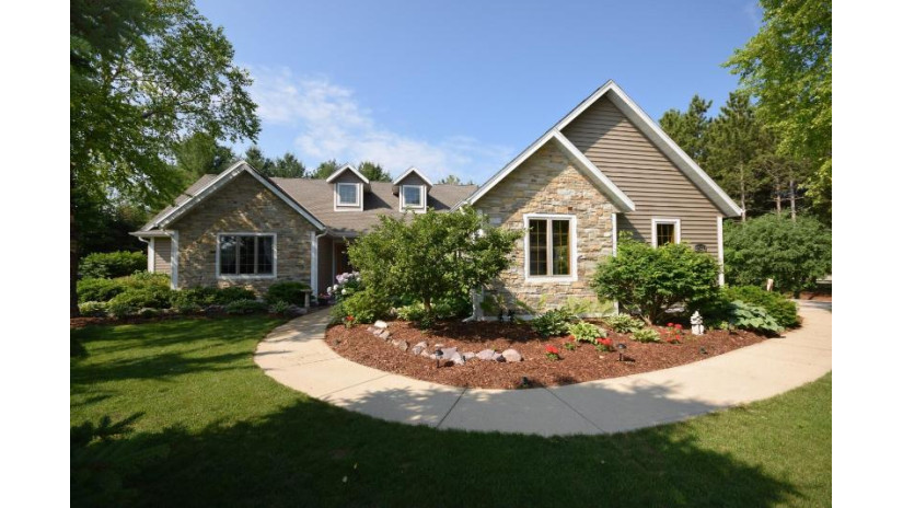 1655 Pine Cove Ct Slinger, WI 53086 by Emmer Real Estate Group $514,900