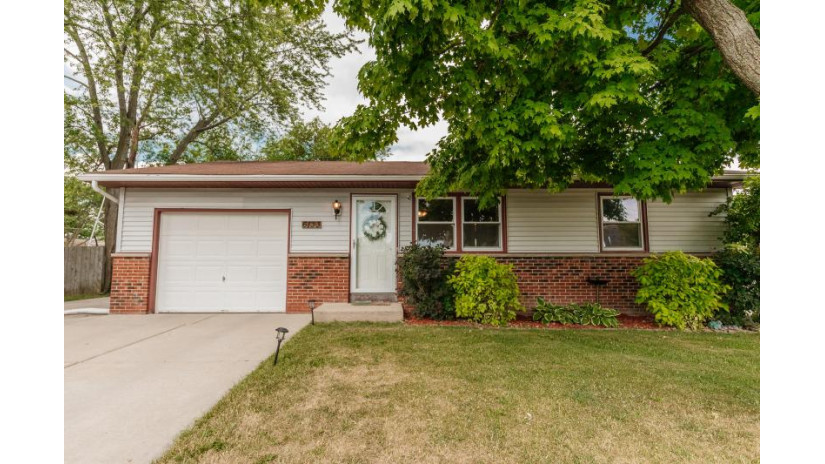 6133 S Elaine Ave Cudahy, WI 53110 by RE/MAX Realty Pros~Brookfield $265,000