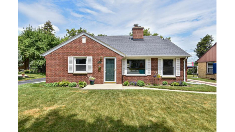 7628 Eagle St Wauwatosa, WI 53213 by Firefly Real Estate, LLC $294,900