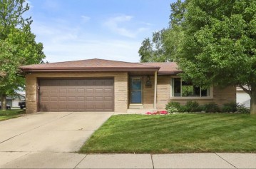 5663 S Rosewood Ave, Cudahy, WI 53110-2340