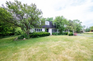 N6372 Stonewood Dr, Concord, WI 53094-9521